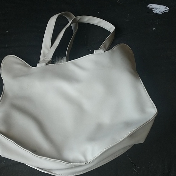 A purse - Picture 2 of 2